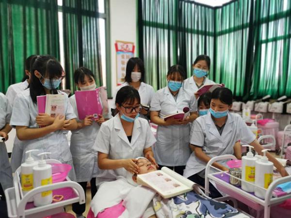 1010רҵ ױƷĻ----ʽϵʦչУ԰רҵ-1_.jpg