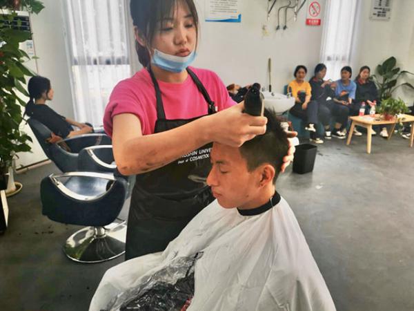 10104רҵ ױƷĻ----ʽϵʦչУ԰רҵ-7_.jpg