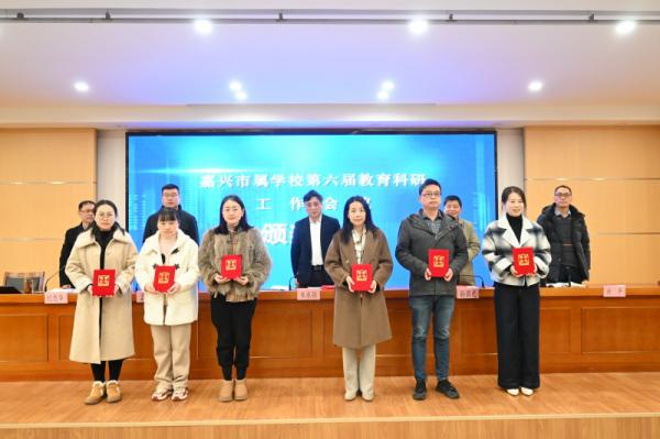获奖合照1——右1 我校一等奖获得者顾颖娟_副本.jpg